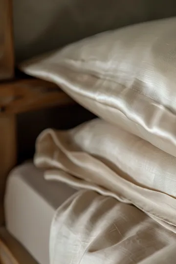 Vegan silk bedding